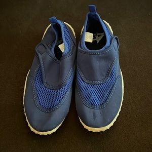 Boys water shoes size 2/3